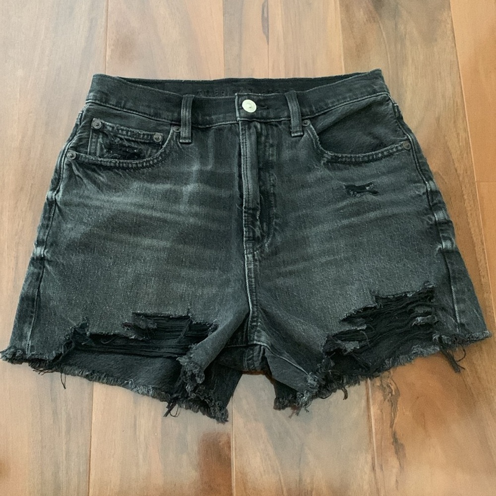 American Eagle AEO Size 2 High Rise Black Denim Cut Off Shorts NWT New
